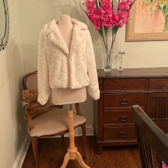 Cali 1850 Jackets & Blazers - Cali 1850 Faux Fur